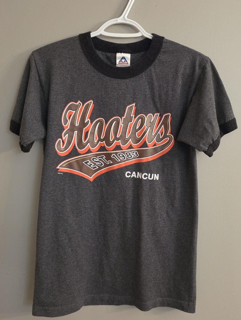Hooters Shirt